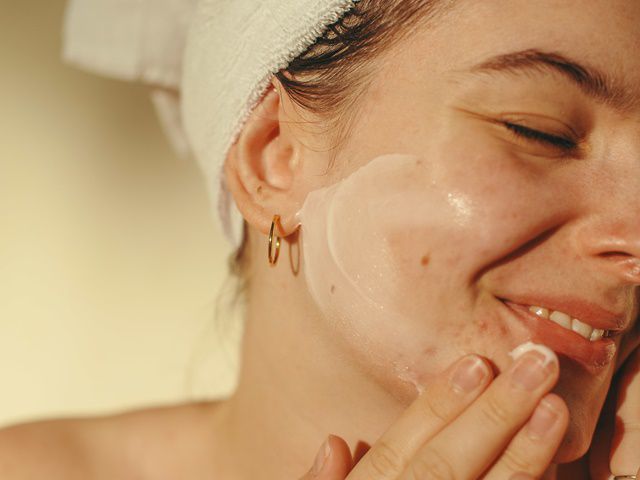 ニキビ跡を改善するための美容皮膚科治療と銀座の専門医の効果